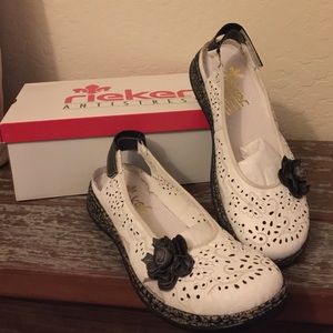 New in box, Reiker Daisy style Mary Jane shoes