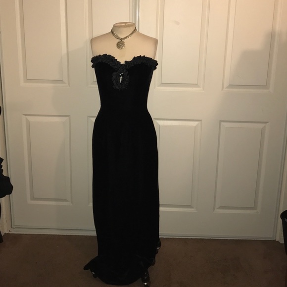 Velvet Floor Length Black Dresses