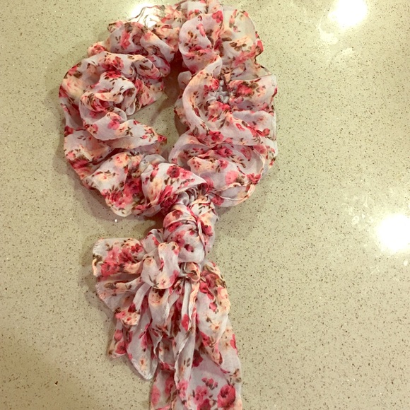 Floral infinity scarf 💐