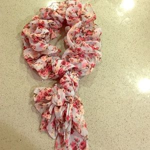 Floral infinity scarf 💐