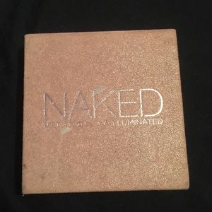 ✨Urban Decay Illuminated highlighter