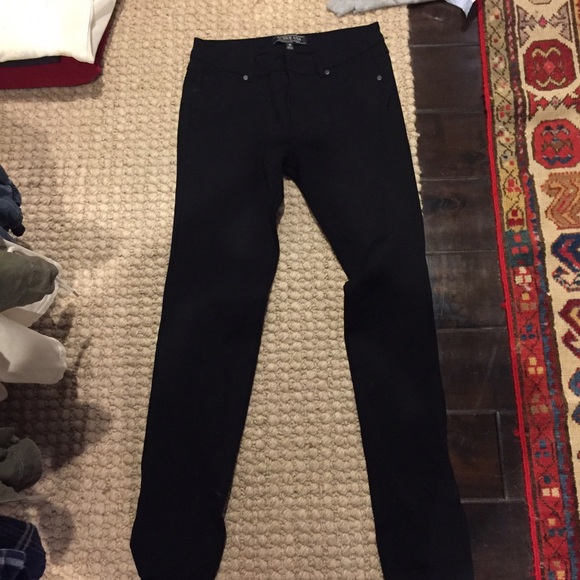 Black jeggings never worn!