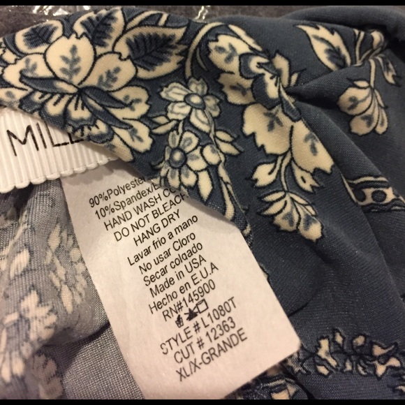 ‼️FINAL PRICE ‼️Blue floral keyhole top - Picture 3 of 4