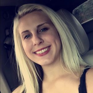 Meet your Posher, Kayla