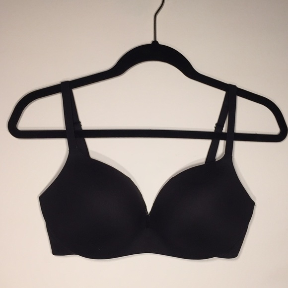 Brand New Victoria's Secret Black Plunge Bra 32DD!