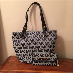 Michael Kors Purse & wallet