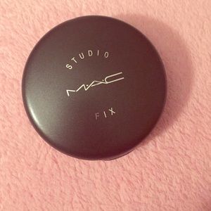 BRAND NEW (WOB) MAC FACE POWDER. NON AUTH* NOTRADE