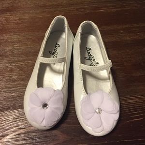 White Shoes With Flower Detail