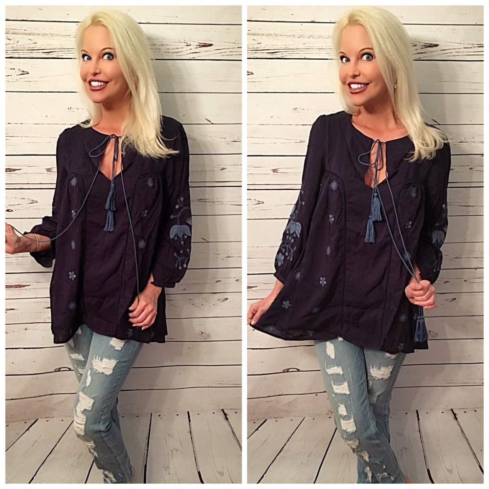 Gorgeous contrast navy and blue embroidered tunic! - Picture 3 of 4