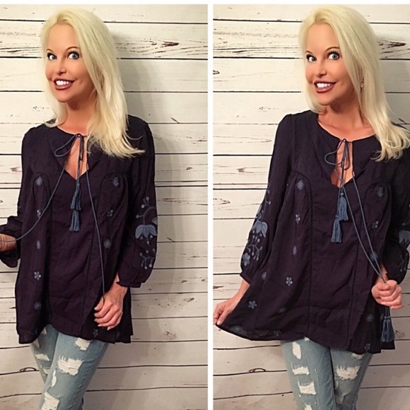 Gorgeous contrast navy and blue embroidered tunic! - Picture 2 of 4