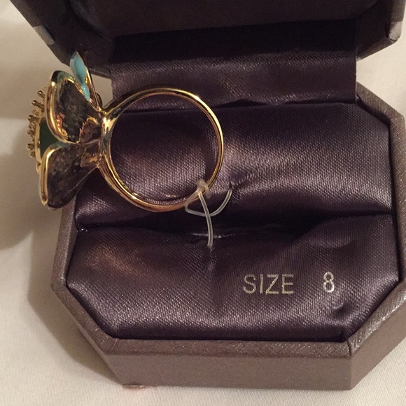 Gorgeous flower ring - Size 8 - Picture 5 of 5