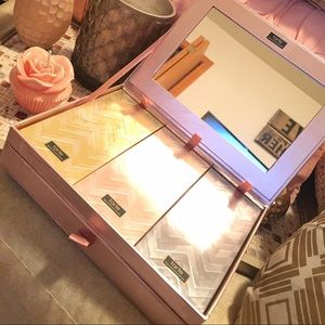 Tarte holiday pallet