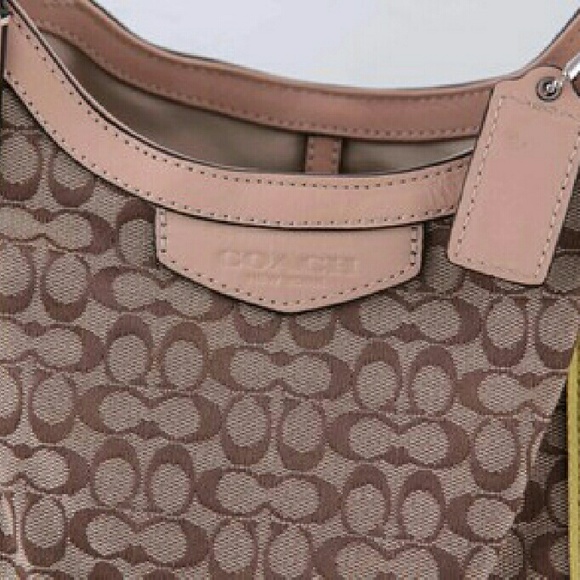 Authentic Coach Signature Devin Shoulder Bag - Picture 2 of 4