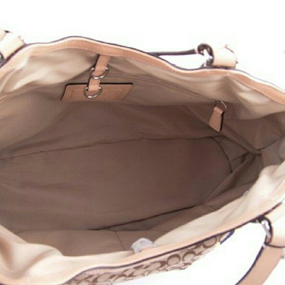 Authentic Coach Signature Devin Shoulder Bag - Picture 3 of 4