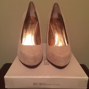 BCBG Size 10 Sandalwood Snakeskin Pumps