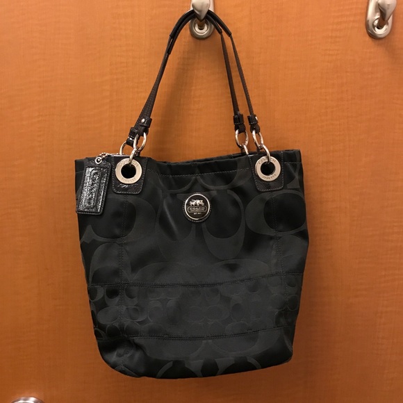 Authentic Coach bucket bag and matching wallet - Picture 1 of 4