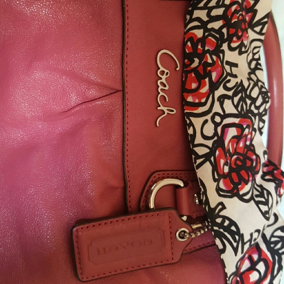 Pink coach purse - Picture 3 of 4