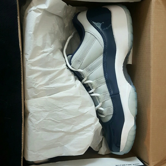 Jordan retro 11 low georgetown 6.5. I CAN TRADE. - Picture 2 of 4