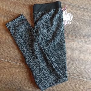NWT vera wang princess leopard seamless leggings