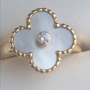 Van Cleef & Arpels Vintage Alhambra ring