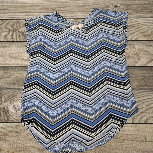 Cute blue white and black top