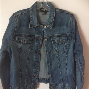 Gorgeous Rocawear Jean jacket.