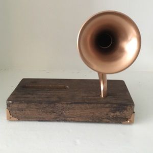 Phone speaker