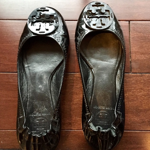 Gently used Tory burch Reva patent ballet 6 black
