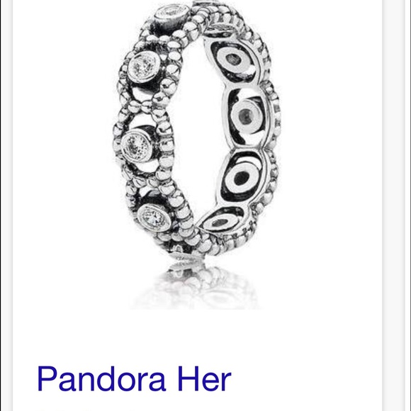 Pandora "Her Majesty" ring