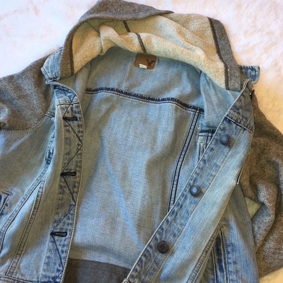 American Eagle 🦅 Jean jacket hoodie. - Picture 3 of 4
