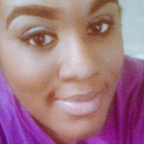 Meet your Posher, Nikia