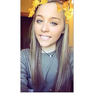 Meet your Posher, Caitlin