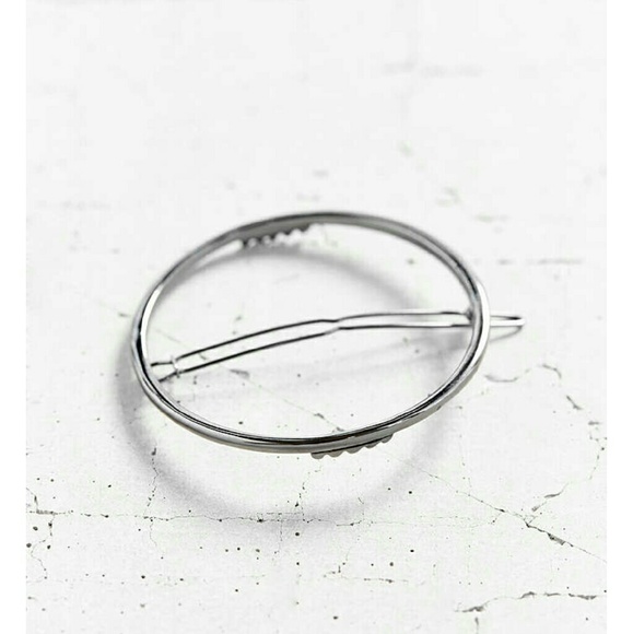 Silver Circle hair clip - Picture 2 of 4