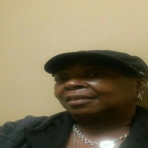 Meet your Posher, Laurie