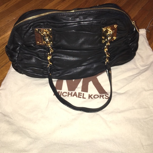 Blk leather Michael kors shoulder bag