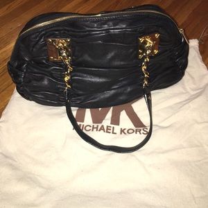 Blk leather Michael kors shoulder bag