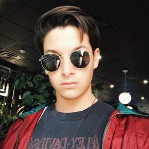 Meet your Posher, Claudio