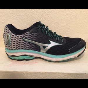 Mizuno running shoe