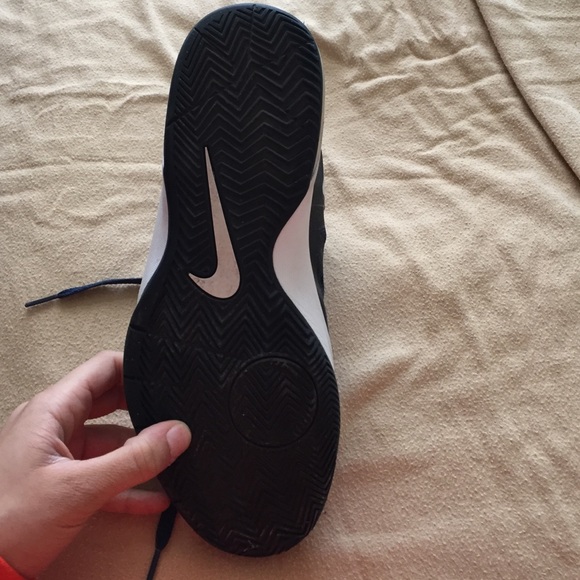 Women's 12/ Men 10.5 Basketball sneakers - Picture 4 of 4