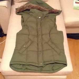 Forest green puffer vest