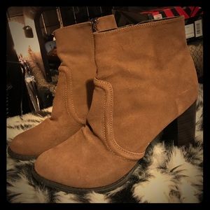 Bebe- Tan suede Ankle Boots *hot*