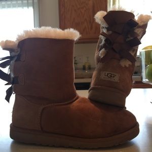 UGG BAILEY BOW II (Chestnut)