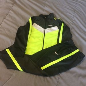 Nike Boys Track Suit Sz 6