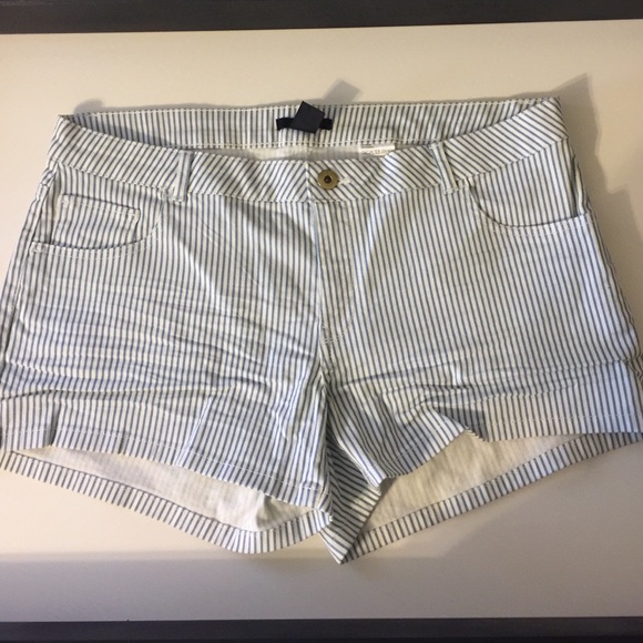H&M blue striped short