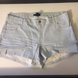 H&M blue striped short
