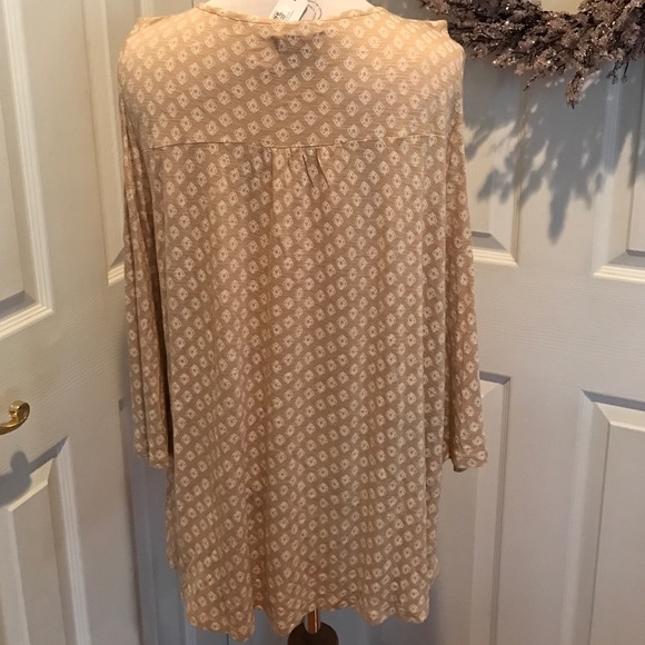 Tan cold shoulder top with tribal detail, size XL - Picture 4 of 4