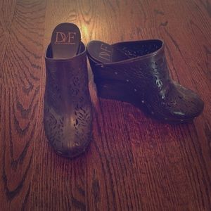 DVF wedges
