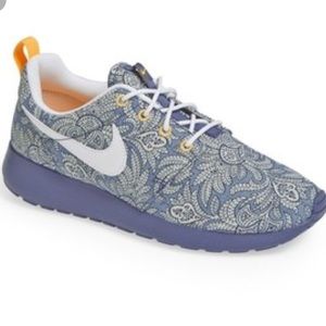 Women's liberty paisley roshe!