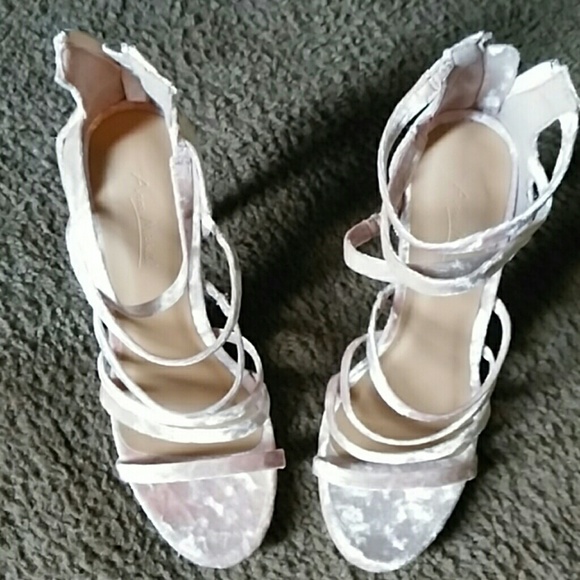 Size10 Light Pink Shoes - Picture 2 of 4