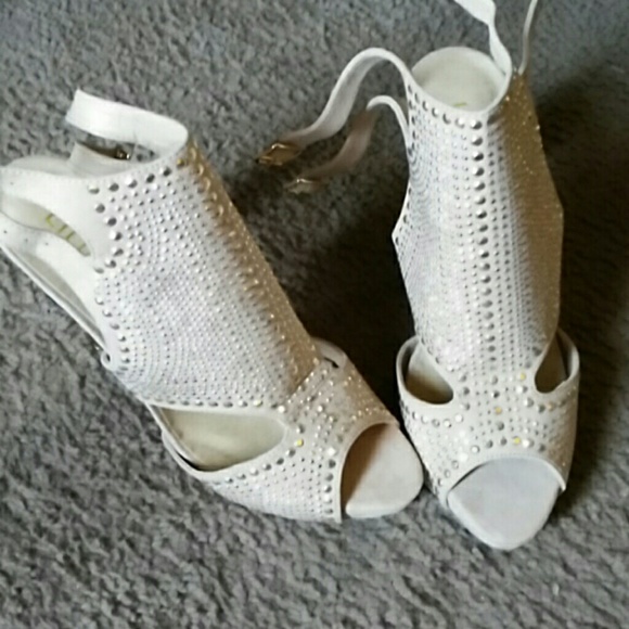 Ladies sparkly gold heels - Picture 2 of 4